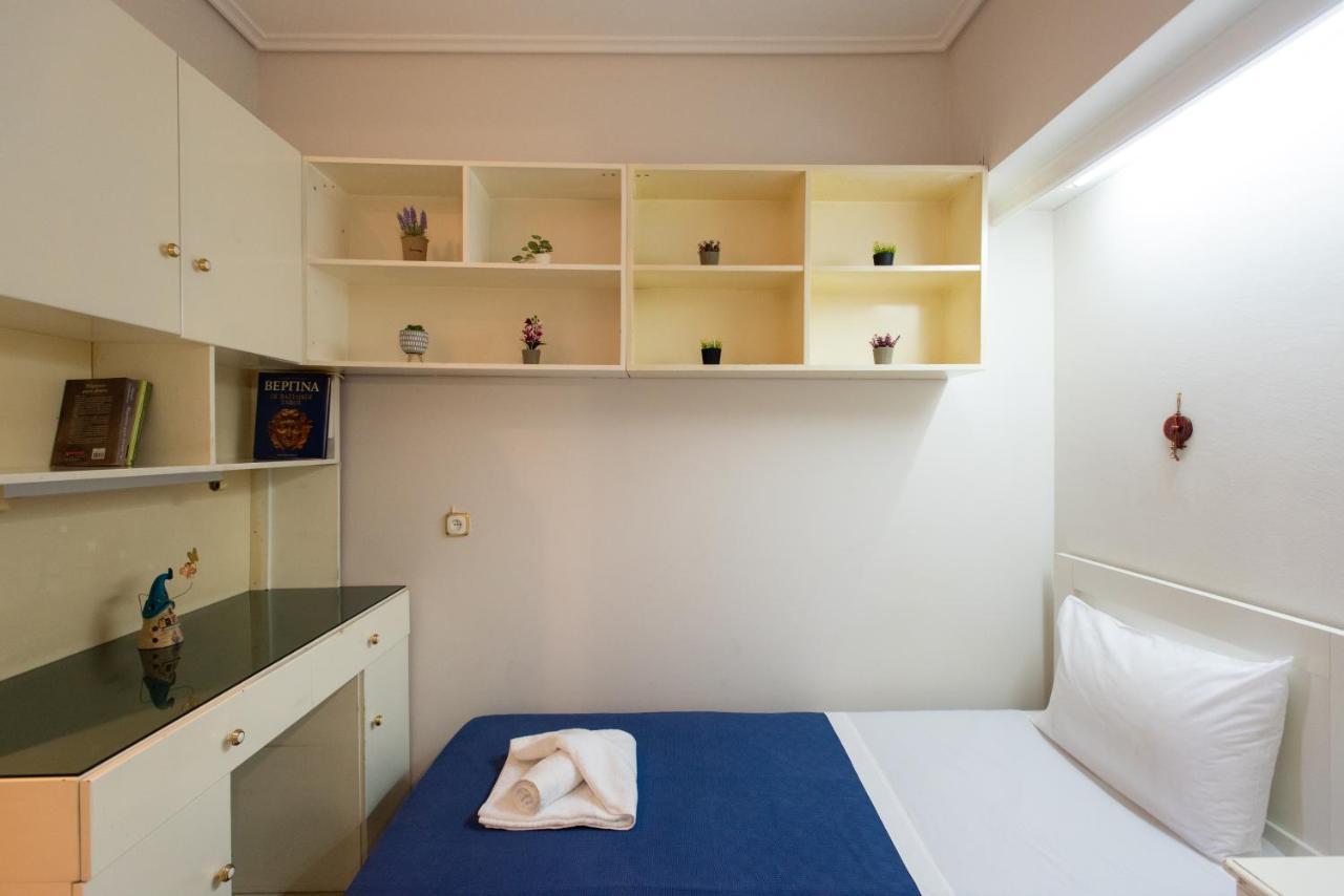 Hector'S Flisvos Apartment Atene Esterno foto